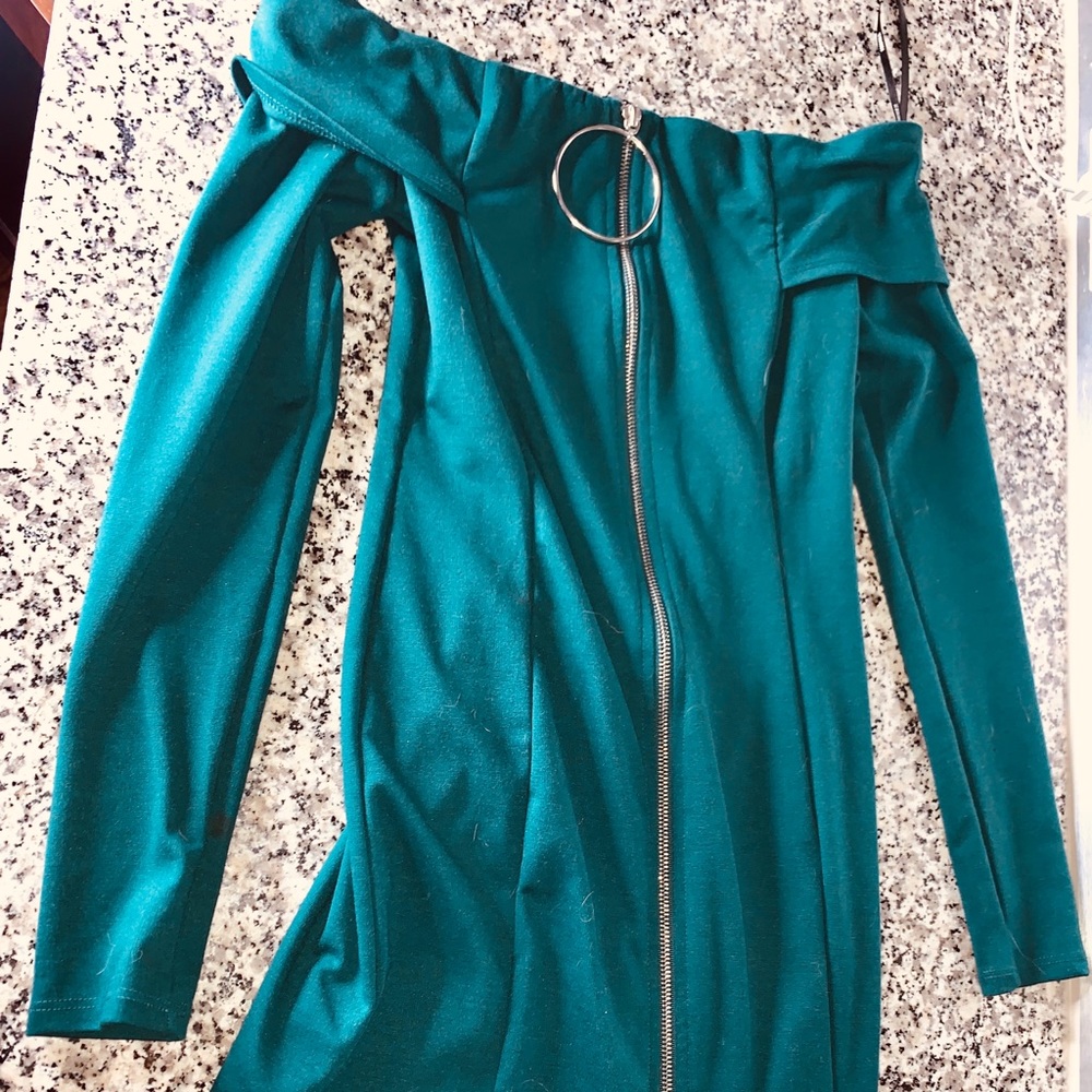 Green long sleeve short dress
